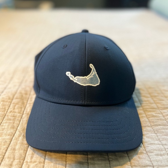 Vineyard Vines Nantucket Hat. - Picture 2 of 2